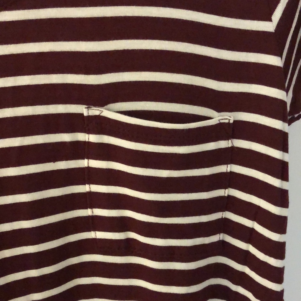 Mossimo T-shirt - Picture 3 of 5